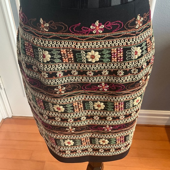 Cynthia Steffe 10 Embroidered Floral Pencil Skirt Boho Office Retro Black Tan - Picture 1 of 10